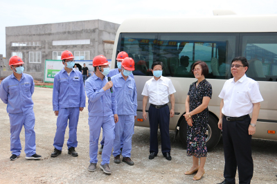 江西省副省长吴忠琼实地调研新干县盐化工业城